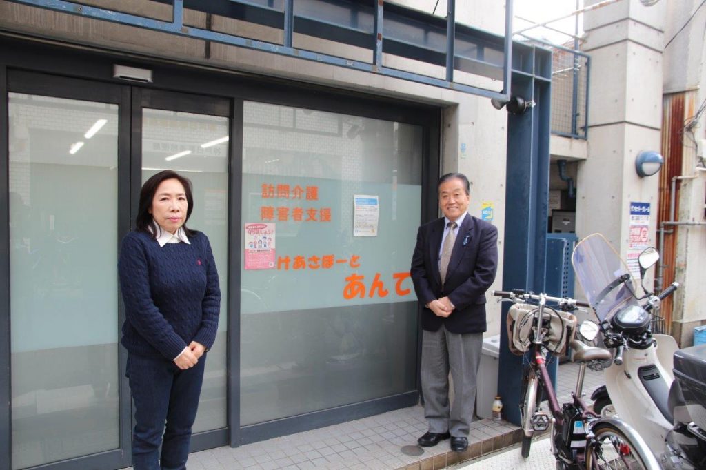 合同会社あんての代表・香山景子さん（写真左）とラジオ関西の三上公也アナウンサー　※撮影時のみマスクを外して撮影